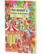 Hier wimmelt's! Entdecke die Buchstaben: Wimmelbuch rund um Jahrmarkt und Kirmes