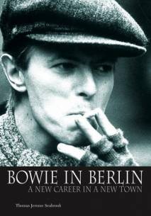 Bowie in Berlin A new career in a new town Englische Originalausgabe / Original English edition.
Autorized lincensed Edition for Germany, Austria and Switzerland 2020
First Edition 2008 Published in the UK and the USA by Jawbone Press